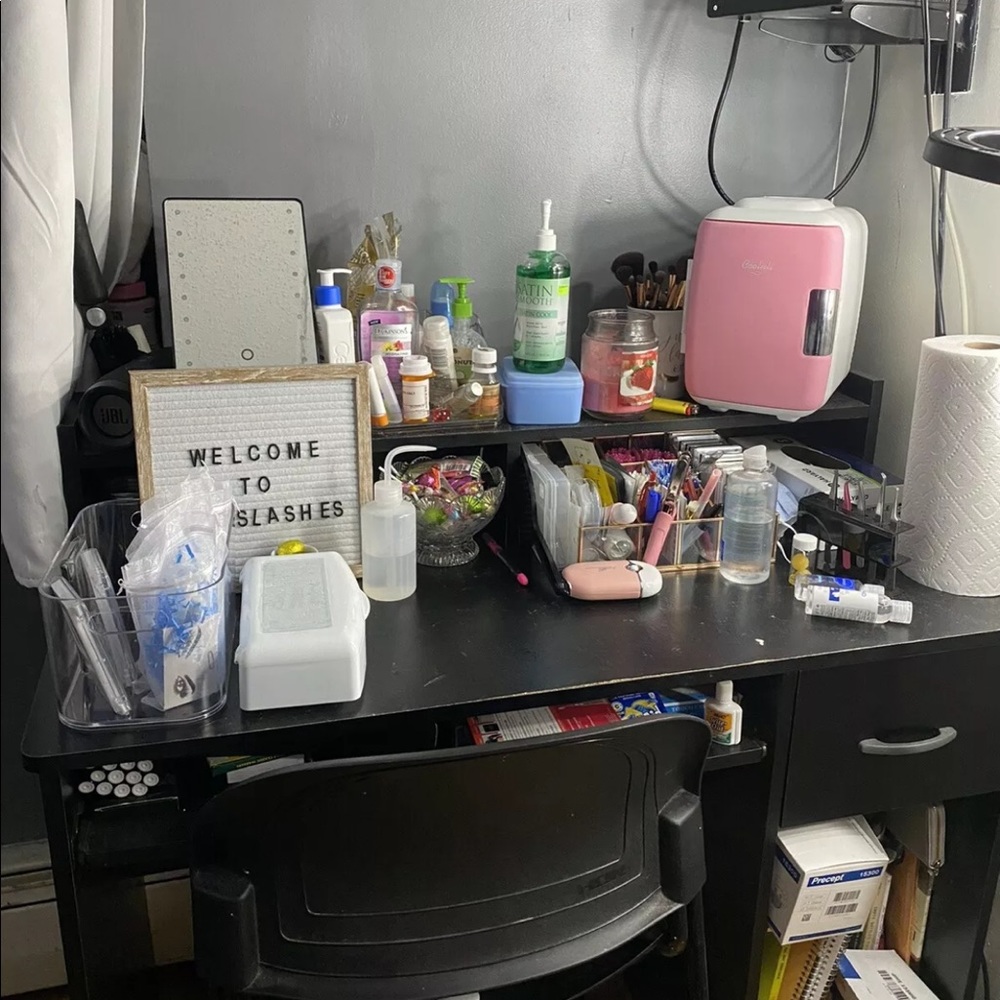 Computer/office desk - Picture 2 of 3